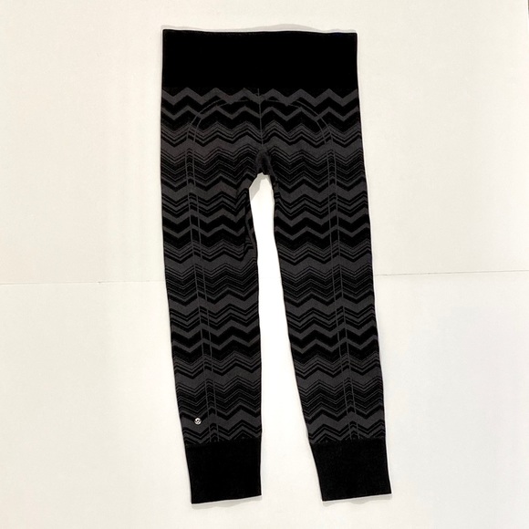 LULULEMON ATHLETICA Black/Gray Leggings Size 6 - Picture 2 of 3